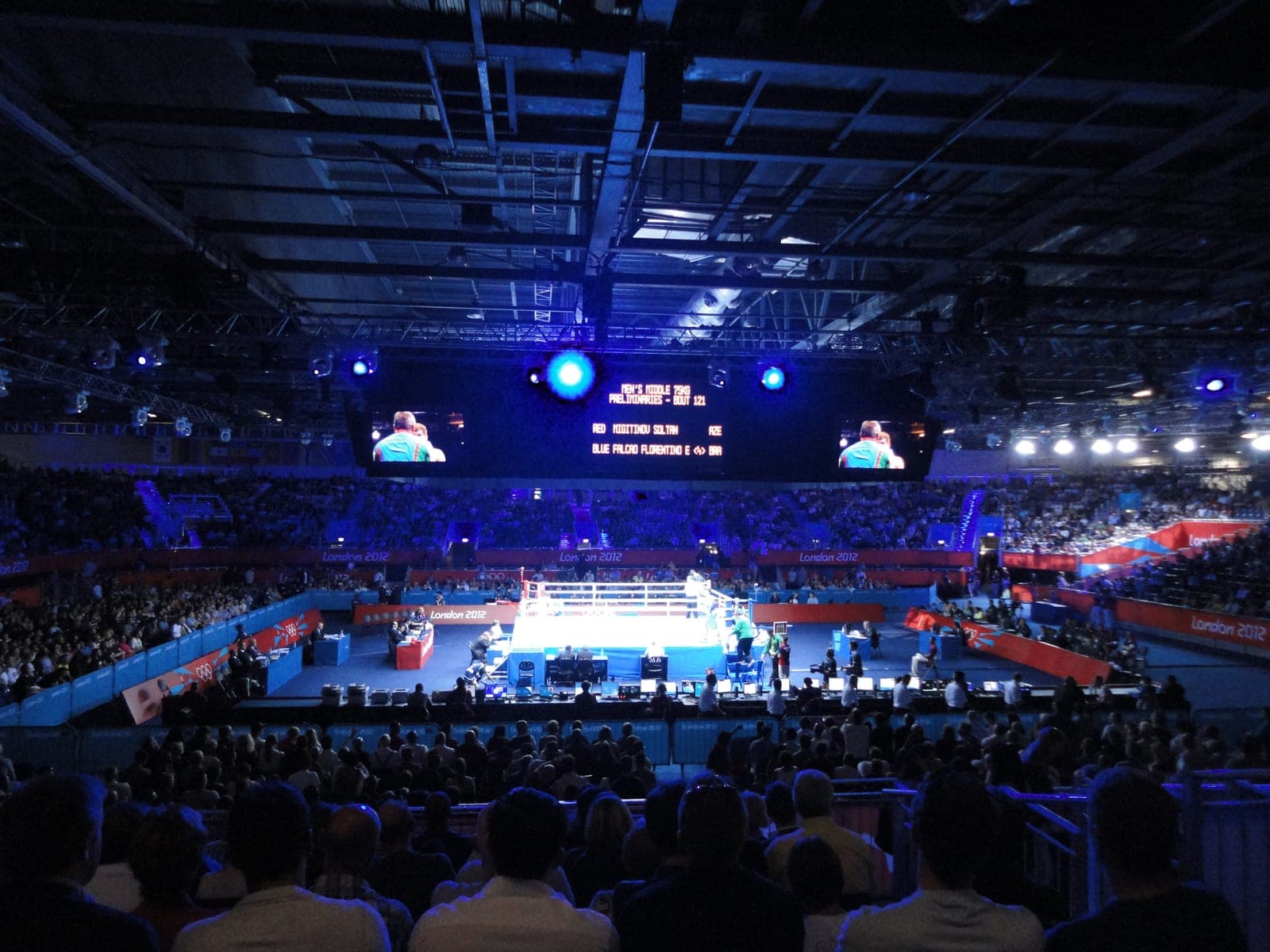 Lopez Beats Romero to Become Three-Division Champion