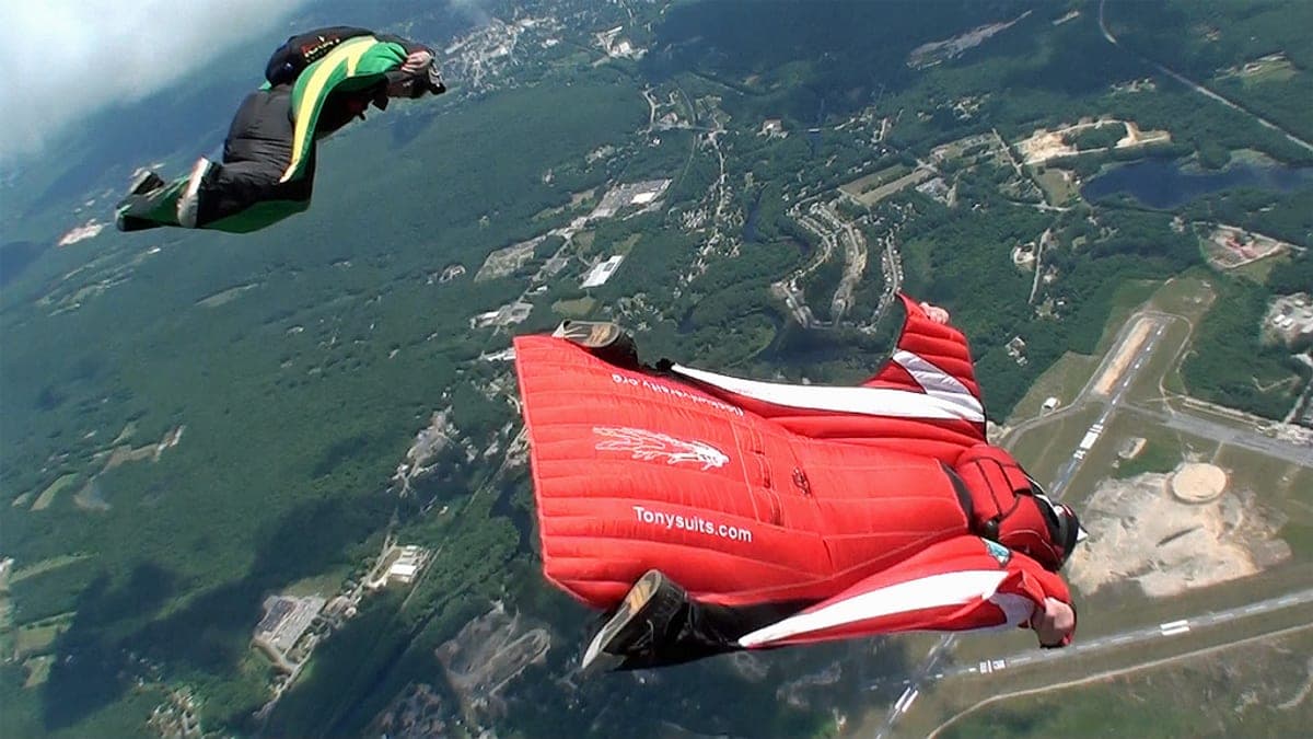 Rogers Retains Wingsuit World Title by 1.5 Points