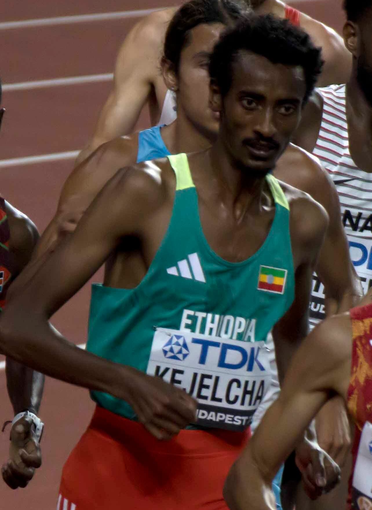 Yomif Kejelcha Runs 1:59:41 on Debut at the 2026 London Marathon