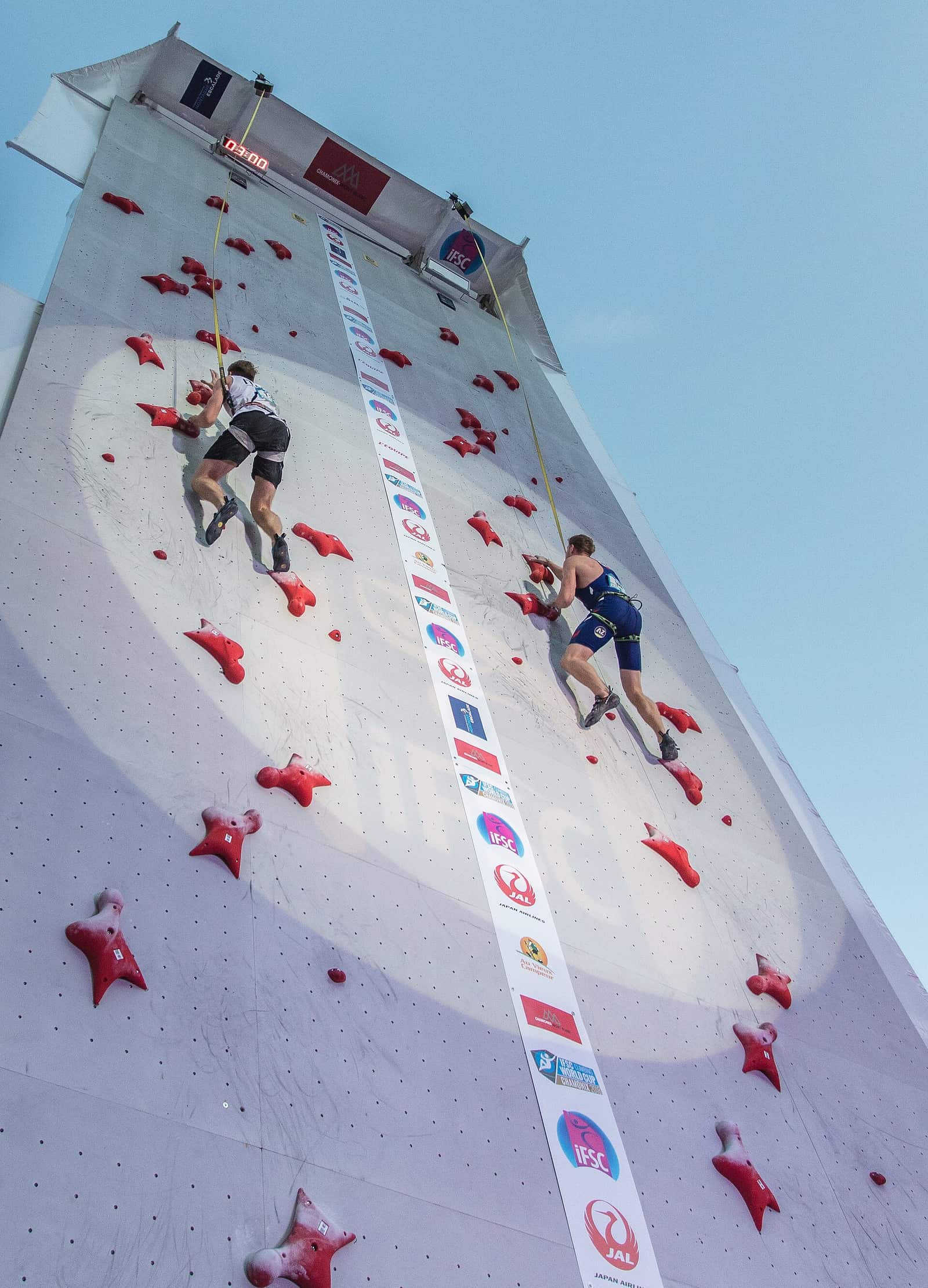 Ling and Zhao Set Speed Relay World Record at 9.58