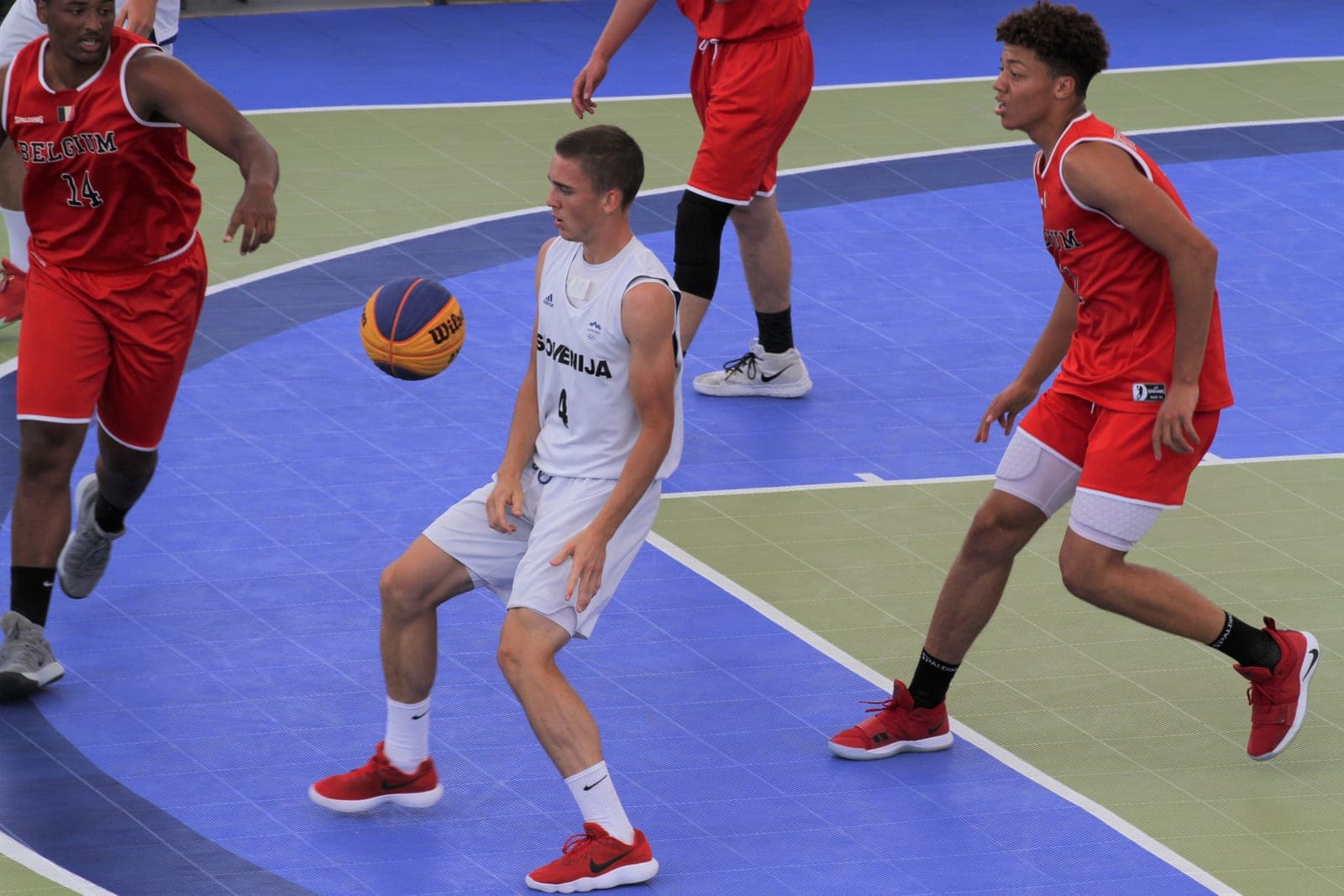 Randriamampionona Sends Madagascar to First Knockout